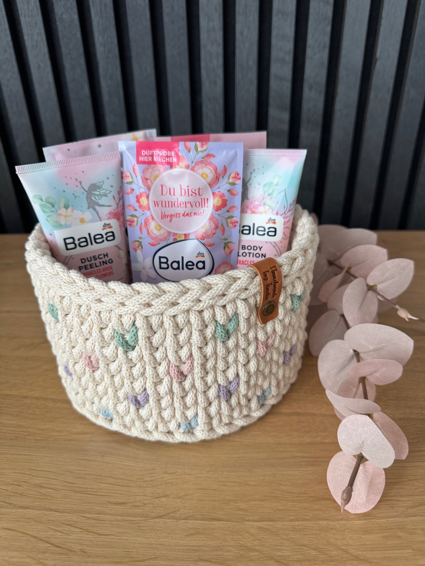 Aufbewahrungskorb - Korb mit Herzchen - Häkelkorb