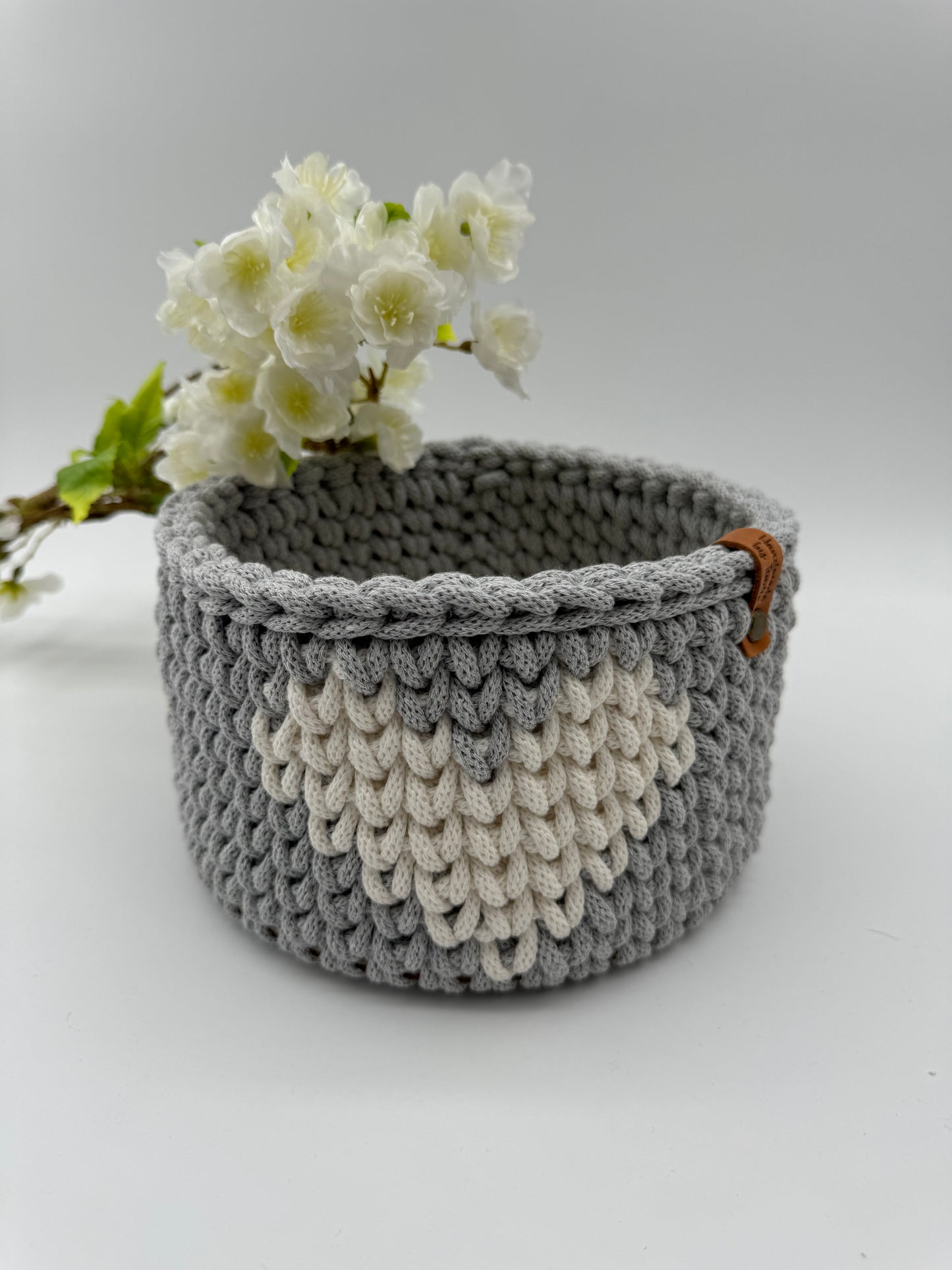 Aufbewahrungskorb mit Herz und Holzboden - Sofort verfügbar